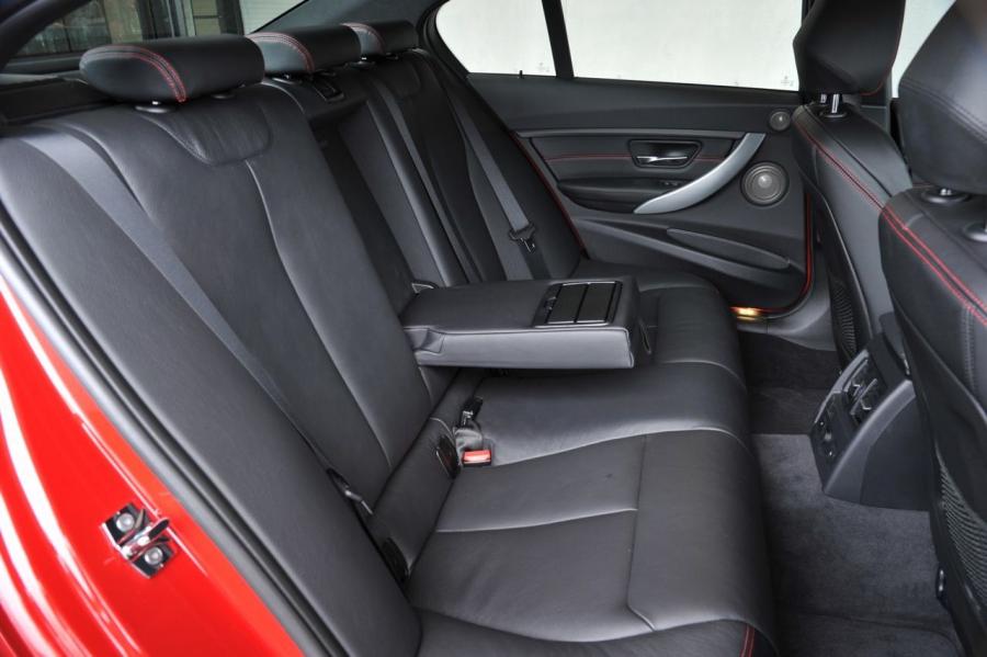  BMW 3-Series 2012 года  (фото 14 из 191)